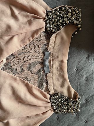 Blusa beige con pedrería