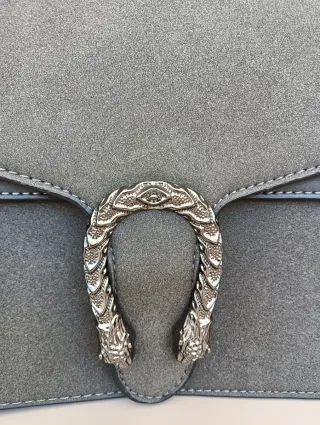 Bolso de señora gris