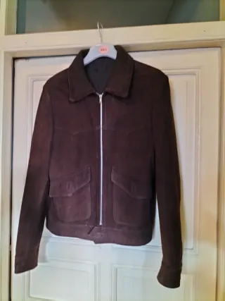 Cazadora ante hombre