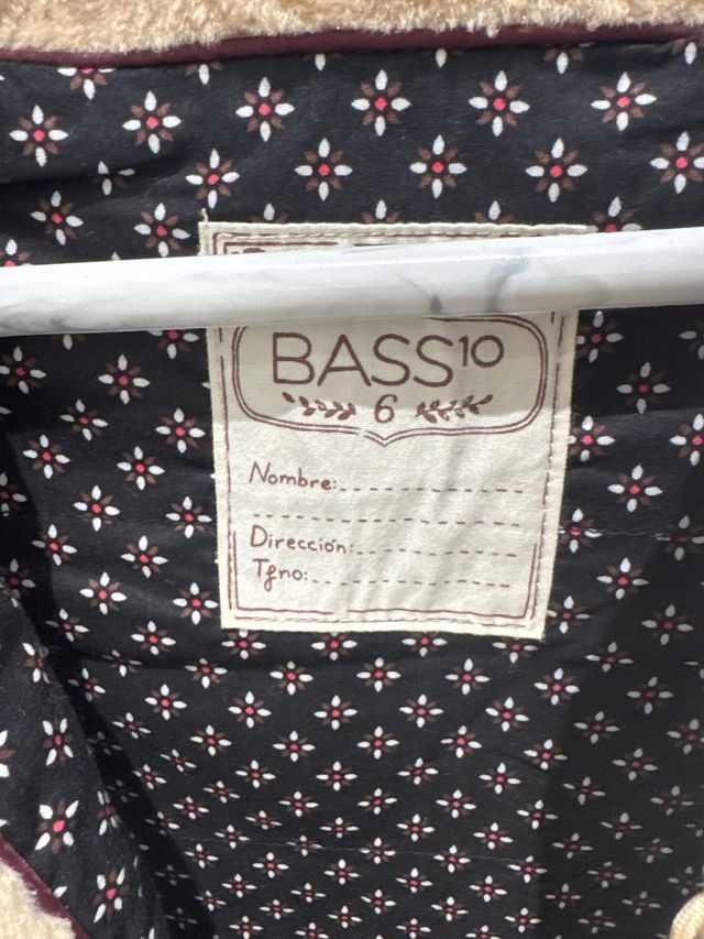 Chaqueta beige T6 marca Bass 10 de El Corte Inglés
