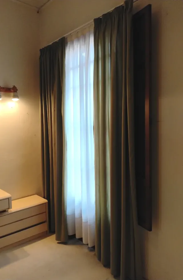 Juego de cortinas verdes satinadas