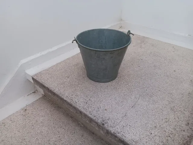 Caldero antiguo de zinc