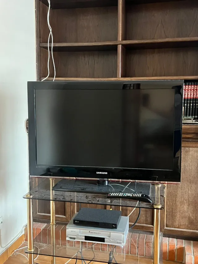 Televisión Samsung Negra, 37 pulgadas