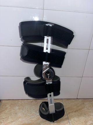 Rodillera ortopédica ajustable