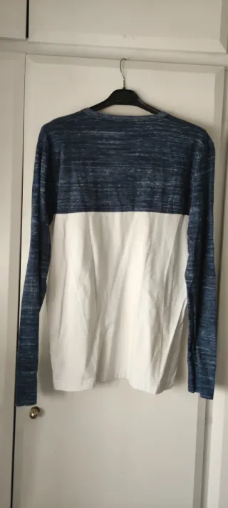 Camiseta Hollister manga larga azul y blanca