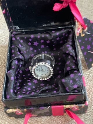 Anillo Reloj Claire's Ajustable con caja de regalo