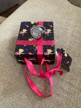 Anillo Reloj Claire's Ajustable con caja de regalo