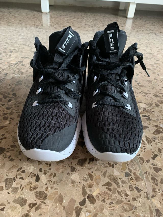 Zapatillas Nike LeBron Witness V Oreo Talla 42.5