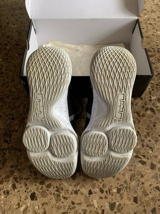 Zapatillas Nike LeBron Witness V Oreo Talla 42.5