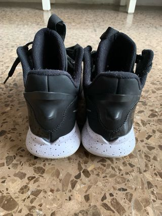 Zapatillas Nike LeBron Witness V Oreo Talla 42.5