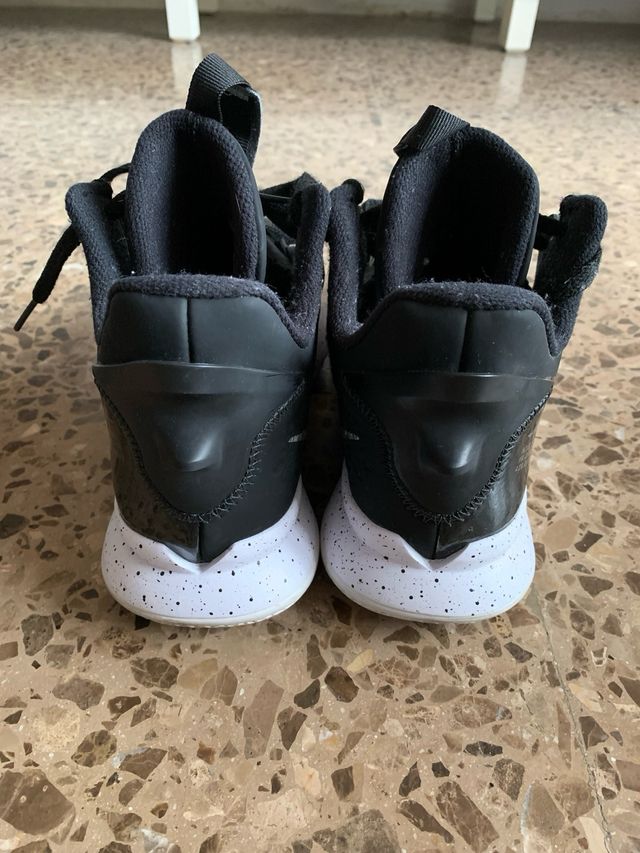 Zapatillas Nike LeBron Witness V Oreo Talla 42.5