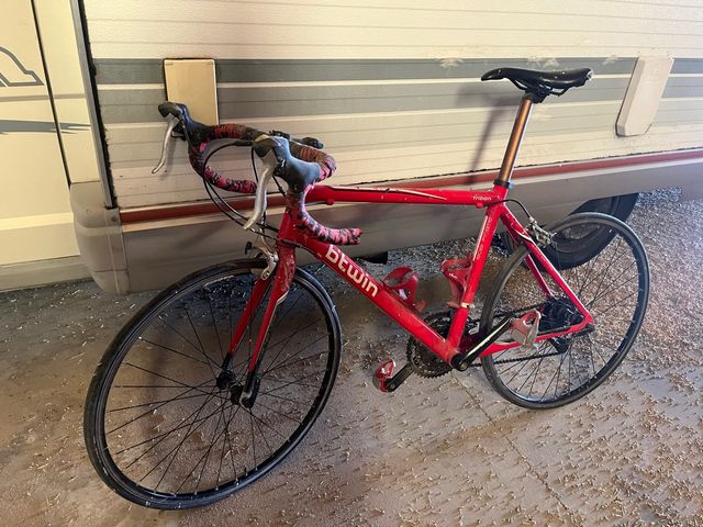 Bicicleta de carretera Btwin Roja