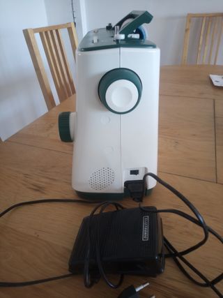 Máquina de coser Necchi K121A