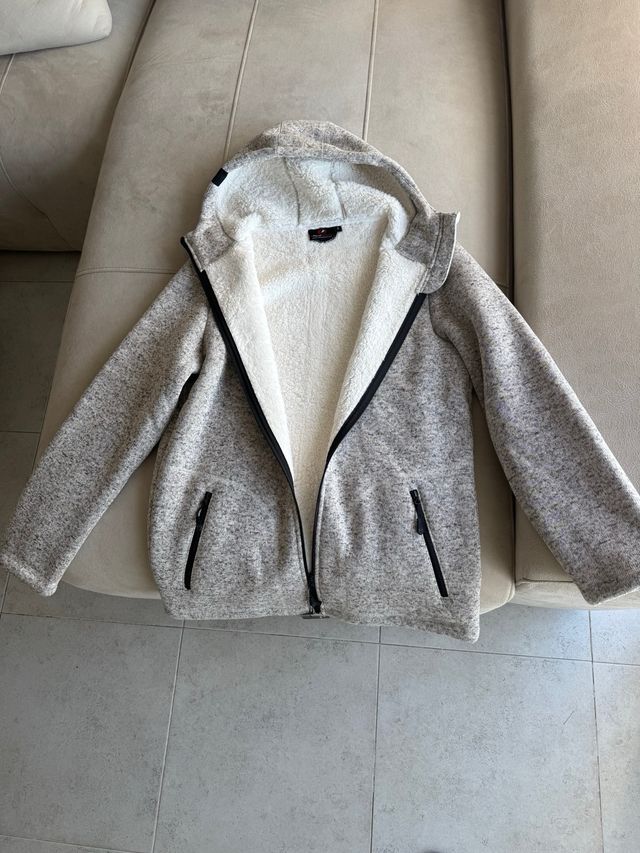 Chaqueta con capucha gris jaspeado