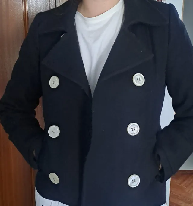 Abrigo mujer negro corto abotonado Talla 40