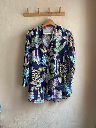 Blusa estampada azul marino