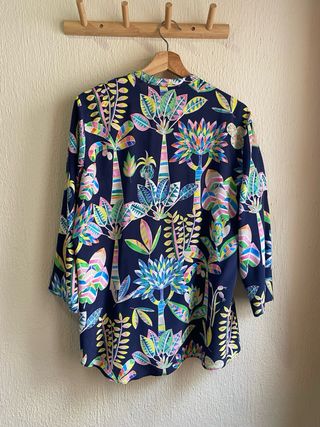 Blusa estampada azul marino