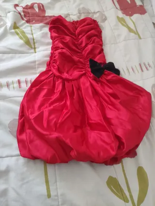 Vestido fiesta rojo y Torera Negra.