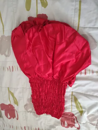 Vestido fiesta rojo y Torera Negra.