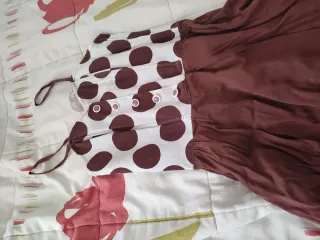 Vestido fiesta rojo y Torera Negra.