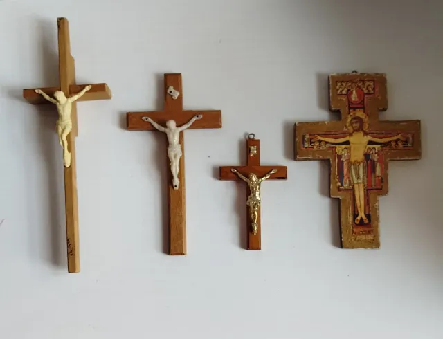 Lotto 4 crocifissi in legno
