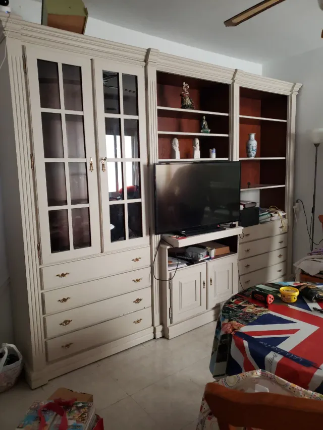 Mueble de comedor madera y cristal