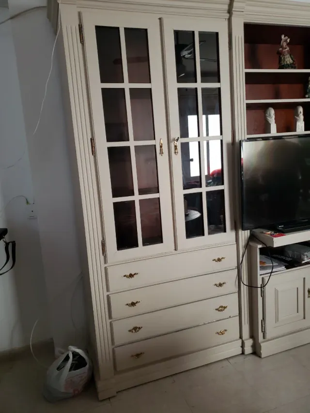 Mueble de comedor madera y cristal