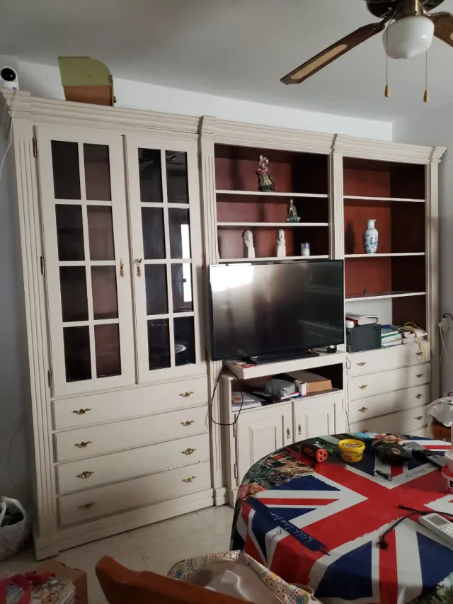 Mueble de comedor madera y cristal