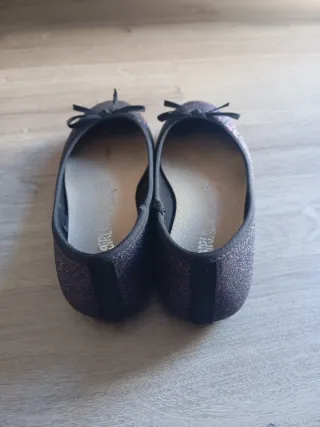 Manoletinas brillantes moradas y negras