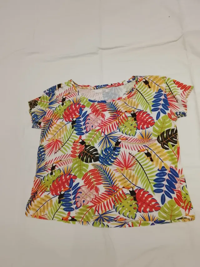 Camiseta estampada mujer hojas y tucanes