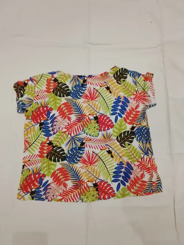 Camiseta estampada mujer hojas y tucanes