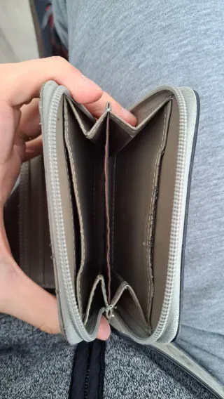 Cartera mujer gris con adornos