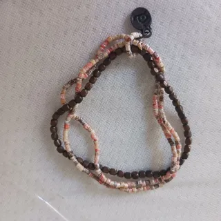 Pulsera de cuentas marrón y rosa