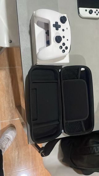 Nintendo Switch OLED Bianca e Nera con Giochi