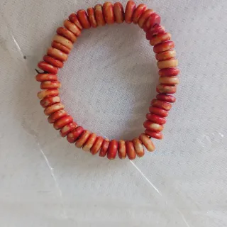 Pulsera de cuentas naranjas y rojas