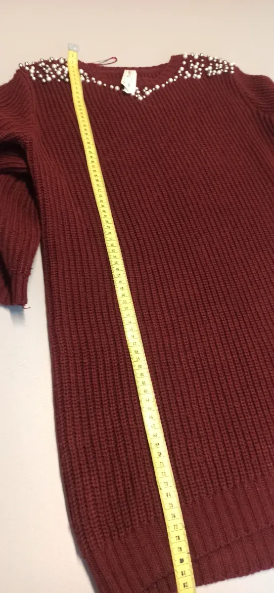 Jersey o vestido rojo con perlas