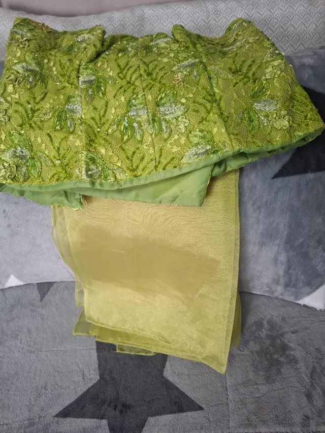 Corpiño verde y fular talla 42