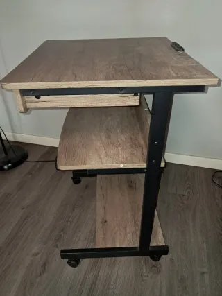 Mesa Ordenador con Ruedas + silla Ikea