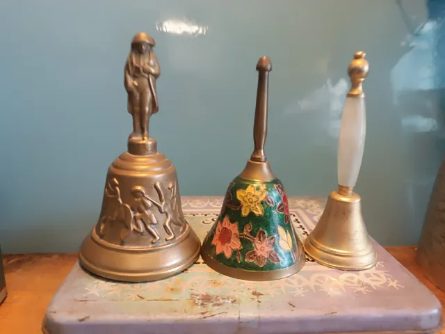 Lote de 3 campanas latón antiguas decoradas