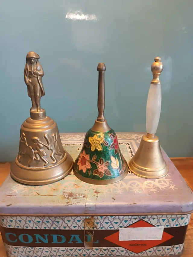 Lote de 3 campanas latón antiguas decoradas