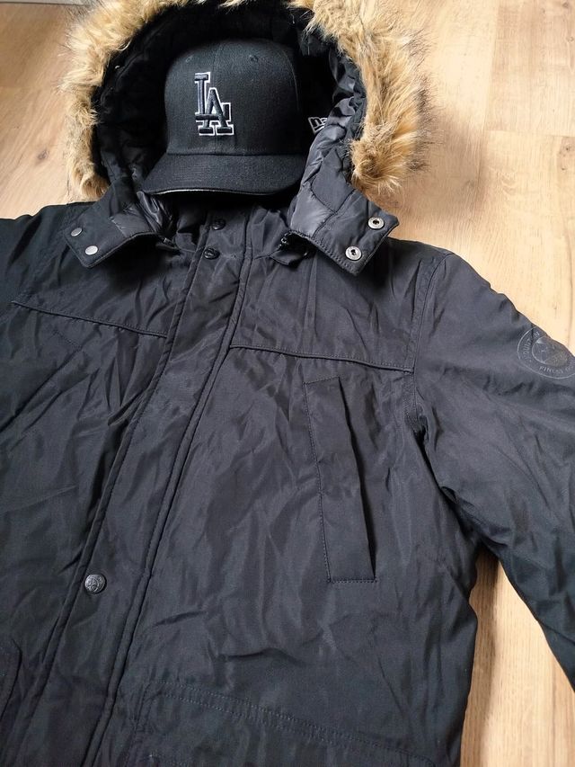 Chaqueta Parca Negra con Capucha Retirable