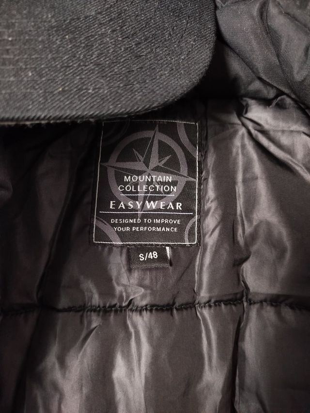 Chaqueta Parca Negra con Capucha Retirable