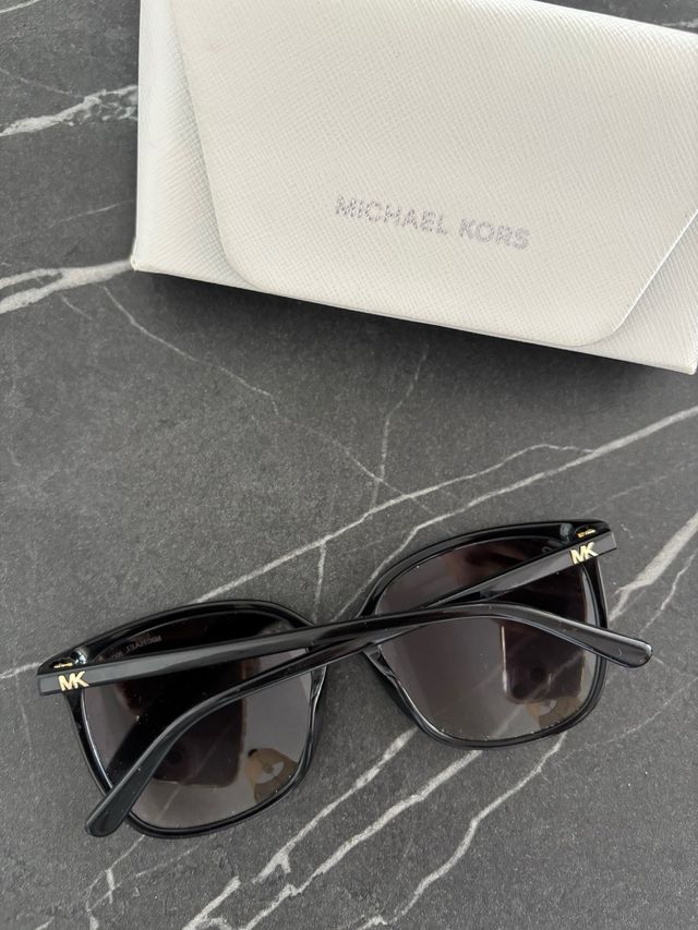 Gafas de sol Michael Kors negras