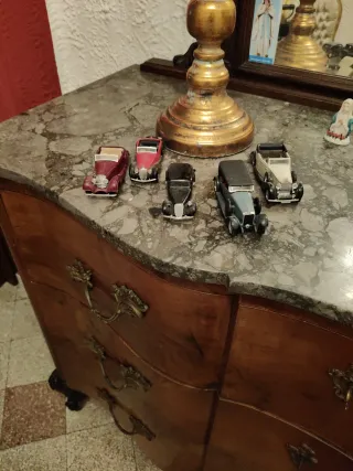 Auto d'epoca in miniatura