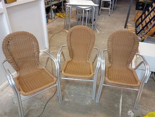 Sillas de aluminio y mimbre (3 unidades)