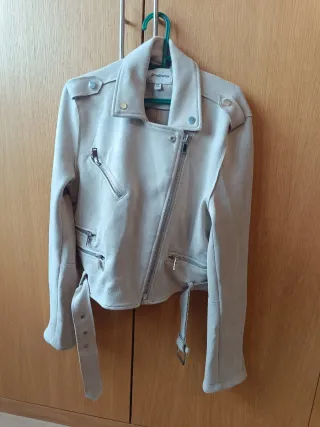 Chaqueta Stradivarius beige mujer