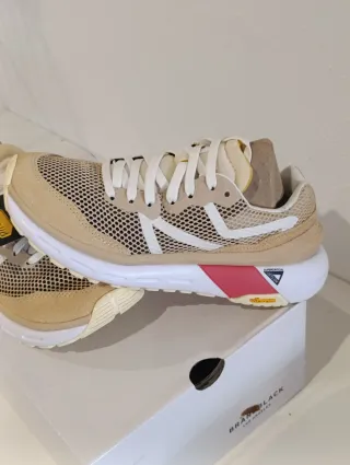 Zapatillas Beige y Rojo