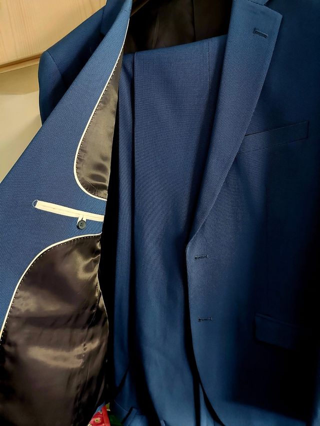 Traje de hombre azul