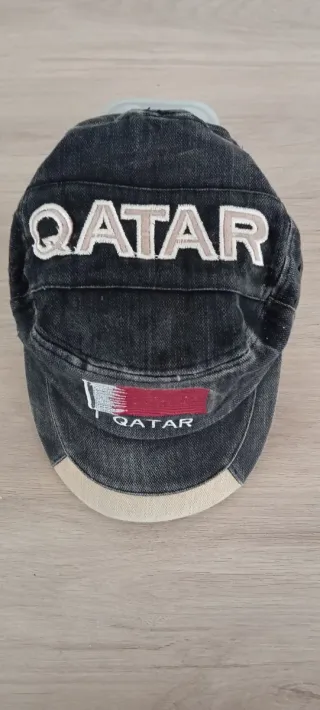 8 gorras viseras.