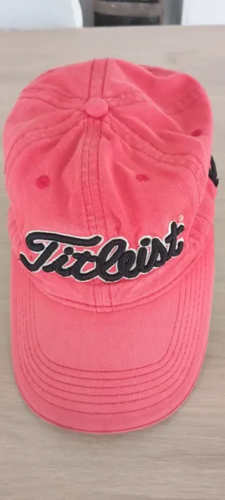 8 gorras viseras.